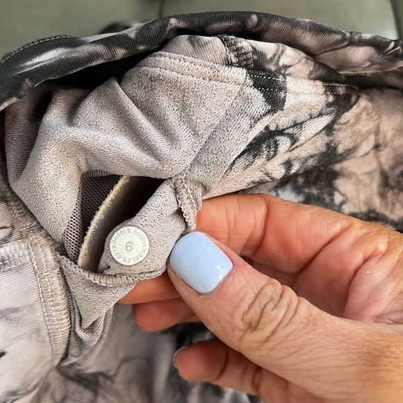 NWOT Lululemon Strappy Back Sports Bra - Picture 3 of 4